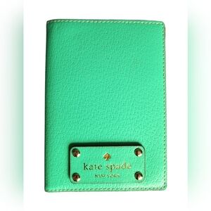 NWOT Kate Spade ♠️ leather passport holder green